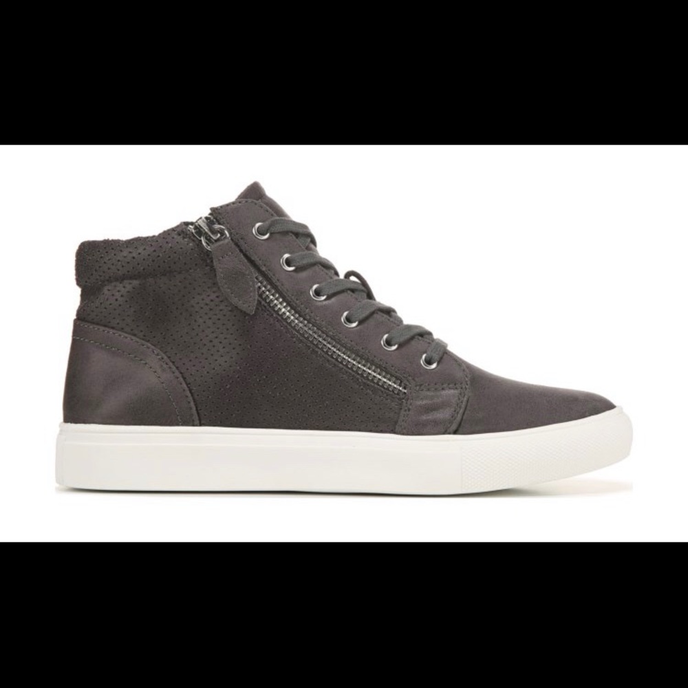 Women’s casual tennis shoes